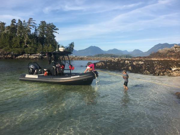 Snorkeling adventure Broken Group Islands with our kids and the OM590 Highfield.