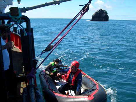 Coming alongside with climber Rockall expedition 2005.
Note the home made crane made from stuff we found in the harbor skip for launch and recovery