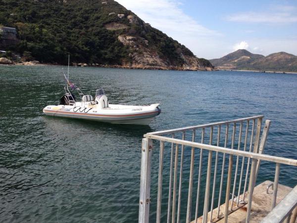 moored by rope pulley to the buoy while I enjoy some lunch on Lamma Island