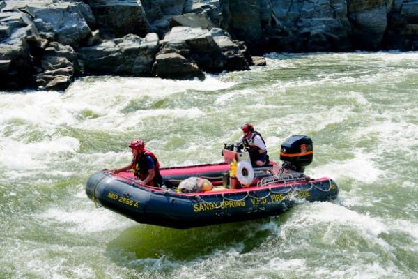 Running Boat-740, a 17 Ft. DIB Chesapeake in the O-Deck Rapid at Great Falls, MD Just outside Washington DC.