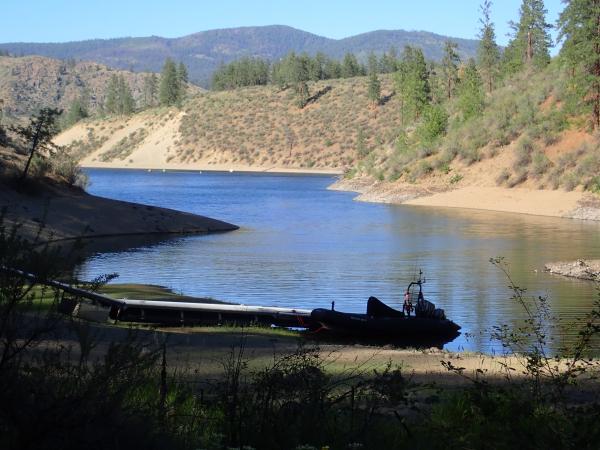 Shoreline of most of the lake is National Recreation Area, lots of campgrounds with boat access, several boat in only campgrounds like this one at Penix Canyon.