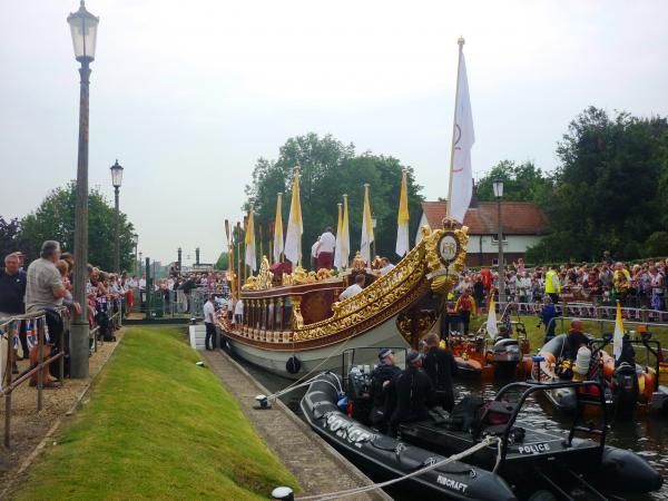 Northern Exposure Rescue supporting day 70 of Olympic Torch Relay from Hampton Court to Tower Bridge.