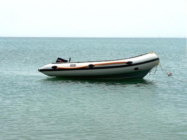 11 (Deep V Hull, Great Flotability)